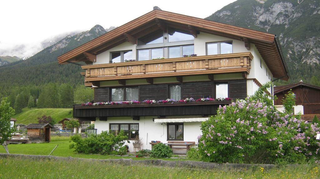Haus Karwendelblick Bed & Breakfast Leutasch Exterior foto